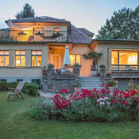 Luxurious In With Swimming Pool Perchtoldsdorf
